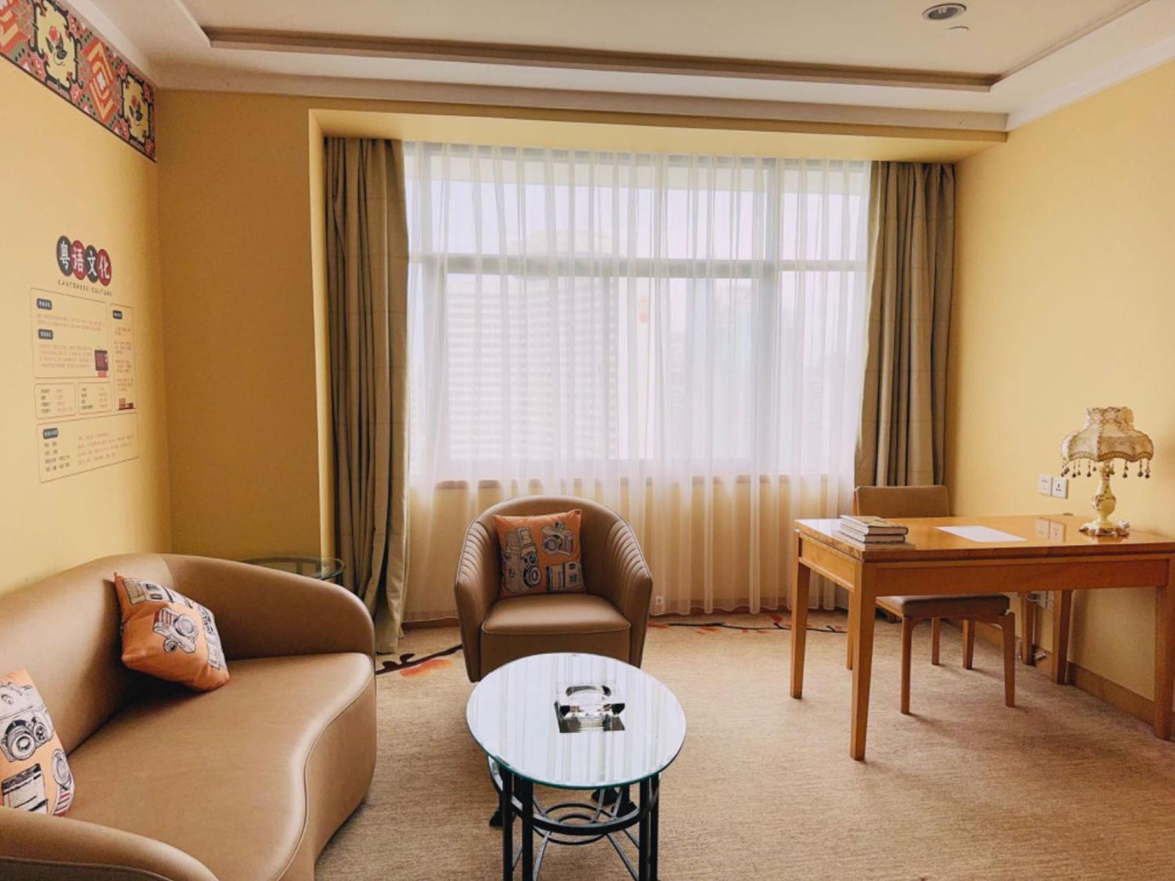 Guangzhou Baiyun Hotel Екстер'єр фото A room at the hotel
