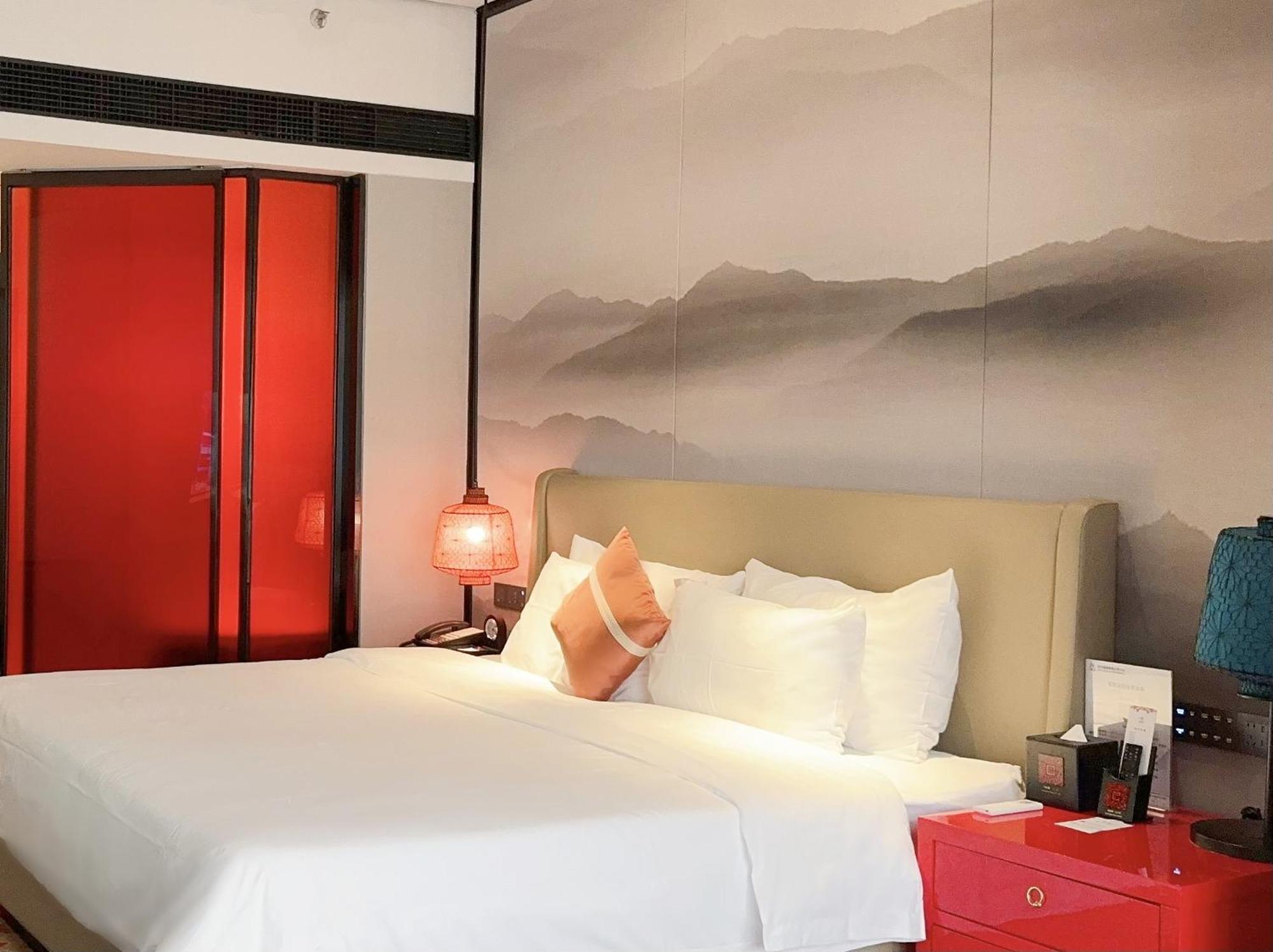 Guangzhou Baiyun Hotel Екстер'єр фото A bedroom at the hotel